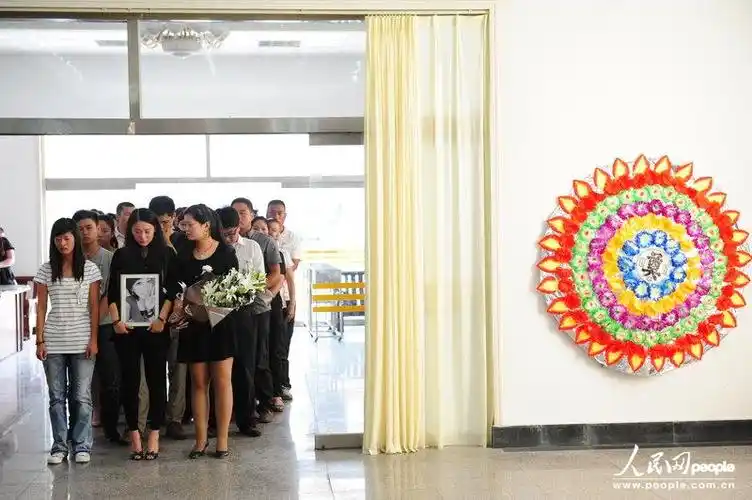 最美抗癌女孩鲁若晴遗体告别仪式在青岛举行