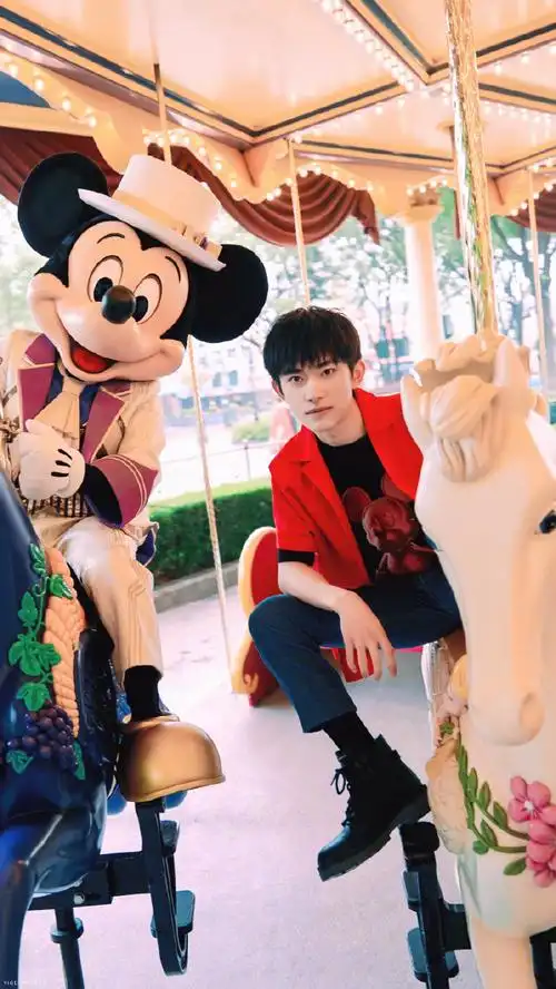 易烊千玺上海迪士尼##迪士尼易烊千玺合作款