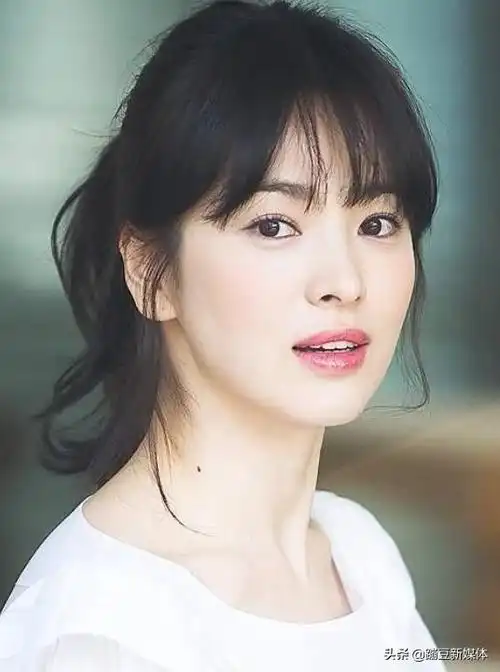 第二,宋慧乔 是最被观众熟知的韩国女艺人了,当时一部风靡全球的