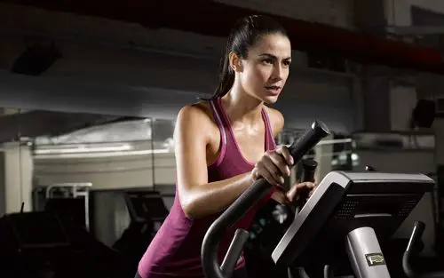 壁纸 健身女孩,紫色的衣服,汗水 2880x1800 hd 高清壁纸, 图片, 照片