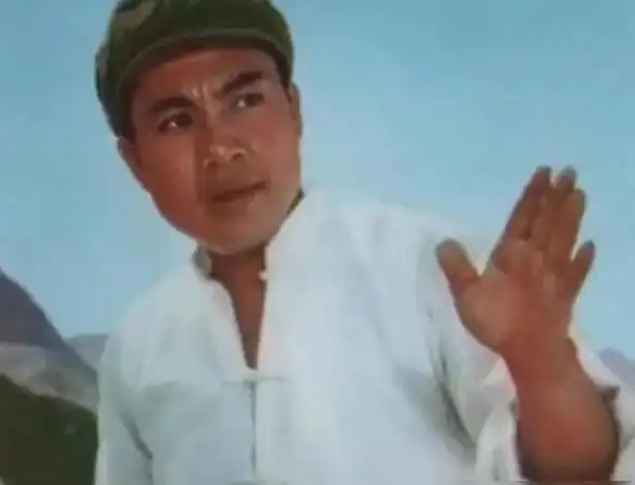 回顾演过地道战,却因《西游记》饰演"如来佛"走红的朱龙广怎样了