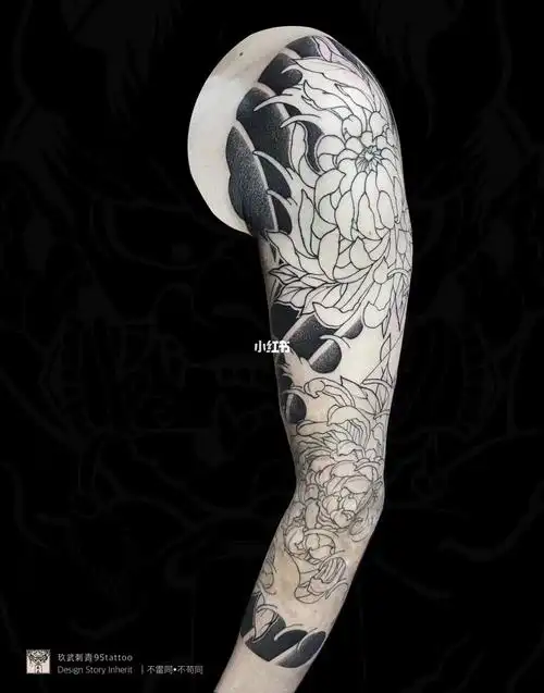 日式花臂黑灰传统日式板雾花臂大理