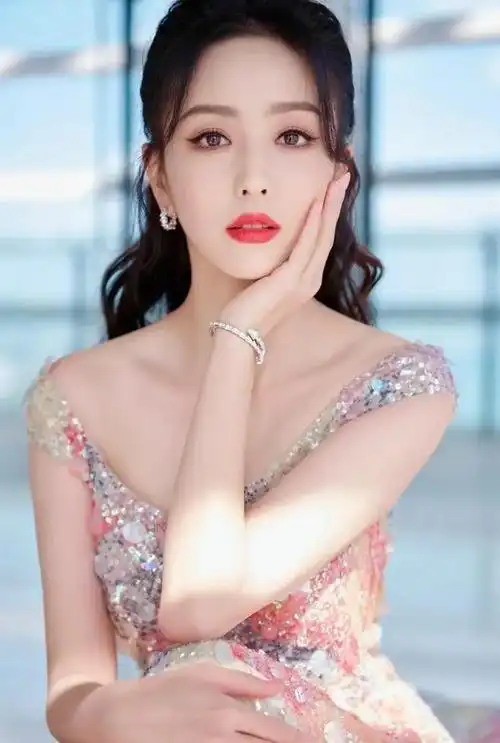 佟丽娅明星壁纸(63)_网易订阅