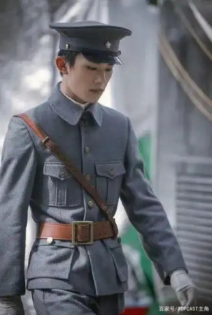 飒爽英姿!这些军装男星帅得一身正气!