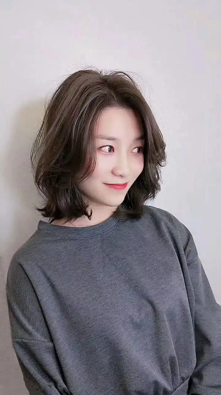 女人不到40岁前3种发型别尝试后三种发型值得拥有