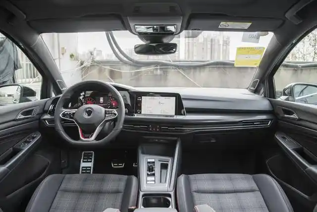 1秒破百,售价22.98万元|新车|内饰|座椅|变速箱|高尔夫gti|2.