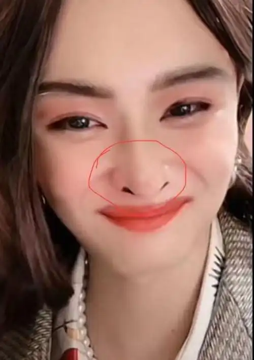 男博主模仿杨幂走红,鼻孔嘴巴画出了精髓,网友直呼一模一样|妆容|假发