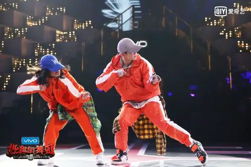 热血街舞团不比街舞比穿搭热血四子没有最潮只有更潮