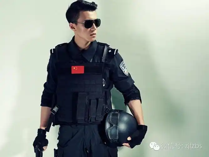 五发子弹全打在一个眼上,这个参加过《警察特训营》的最帅特警哥长啥