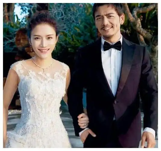 36岁型男杨烁隐藏了9年的老婆原来是我们熟悉的童年女神