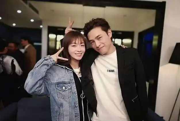 于正否认吴谨言在备孕,曝其马上进组,新剧有眉目男主惹争议