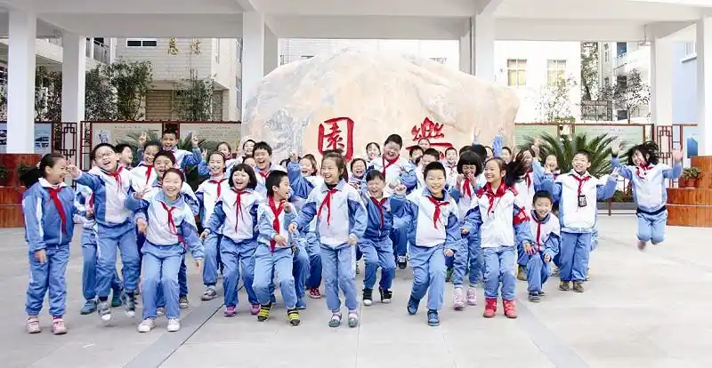 快乐教育构建幸福校园