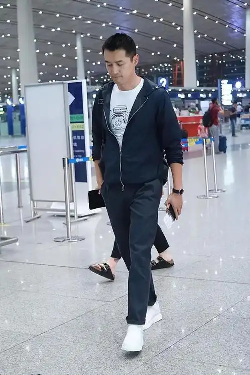 中年男人看40岁胡歌日常穿搭,穿衣不油腻不老气,堪比小鲜肉