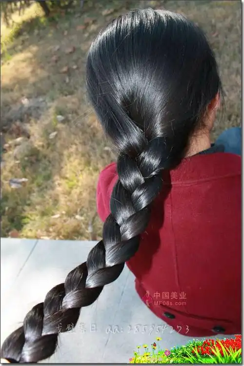 在公园剪下姑娘整齐自然黑发-戈壁落日124#(33) 剪发_中国长发