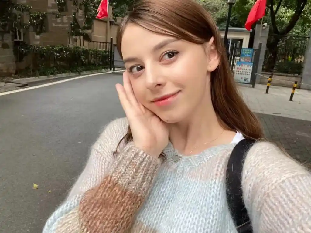 潇潇在摩尔多瓦毕业之后只身来到中国.