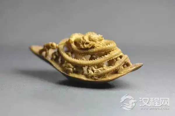 微雕艺术方寸小核大千世界