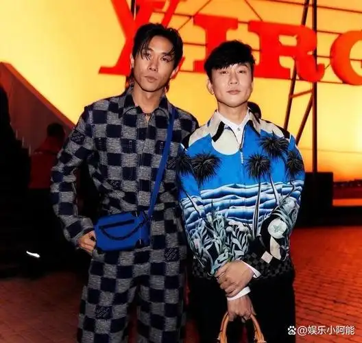 45岁周杰伦对比42岁林俊杰,骨相老去和皮相老去的差别