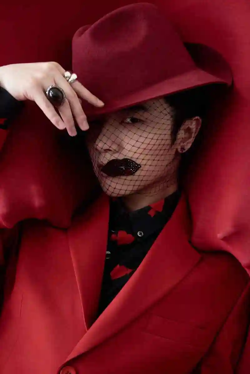 华晨宇明明可以靠脸吃饭偏偏要靠实力