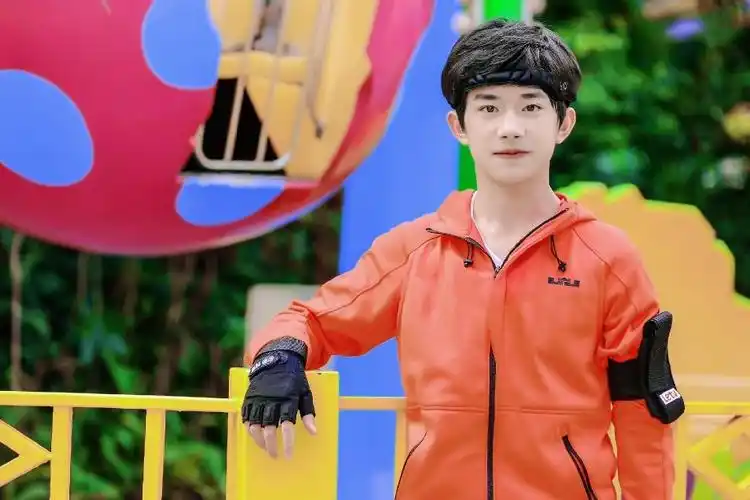 来给千玺比个耶|易烊千玺