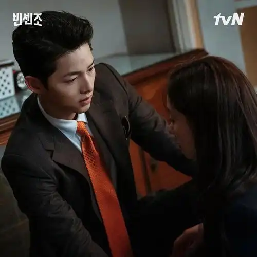 韩剧文森佐宋仲基全汝彬已瞄准敌人的致命弱点