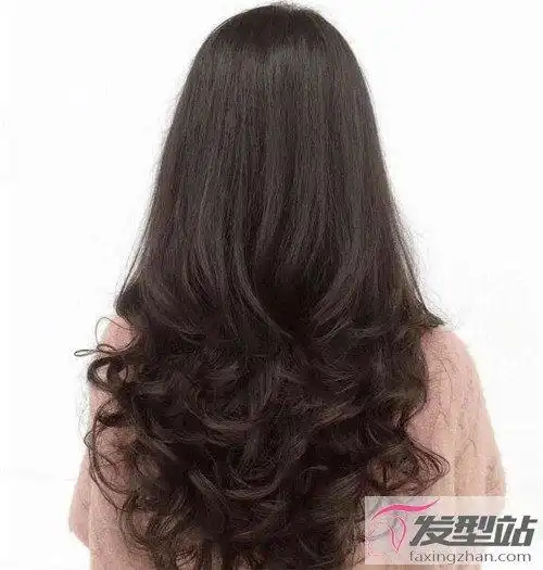 中长发怎么烫好看 烫发尾发型知性优雅