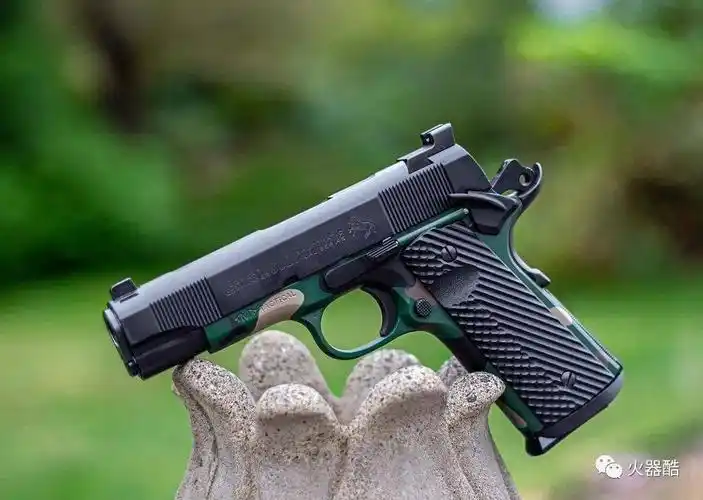 经典枪械摄影最美的枪献给最爱它的你