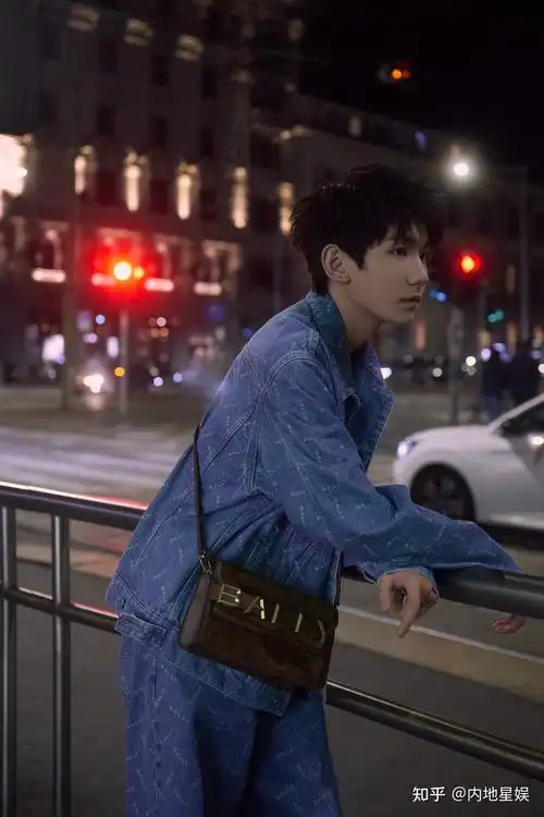 王源米兰时装周街头大片上线bally全球品牌代言人即将亮相秀场