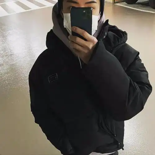 吴世勋最新自拍照:眉毛说我要独自出镜!_腾讯新闻