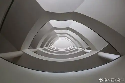 balint alovits拍摄的布达佩斯"无限"螺旋楼梯balint alovits的摄