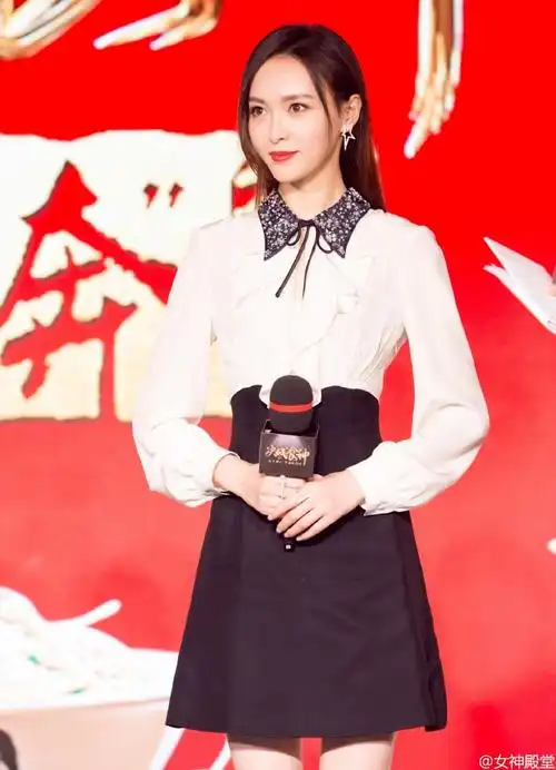 明星演员唐嫣糖糖大红唇长发披肩性感图片