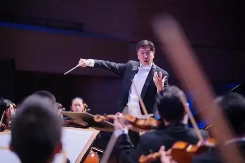 夏小汤乐团简介爱乐青少年交响乐团是为热爱音乐的青少年打造的代表