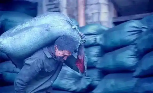 关注民工的生存现状看了让人心酸