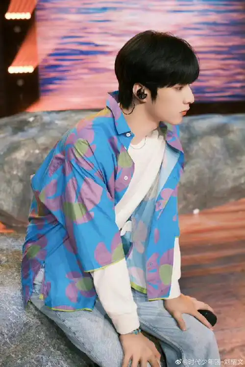 刘耀文旧照片三宫格##刘耀文旧照片plog