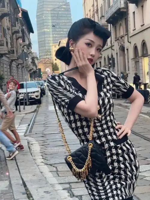 虞书欣摩登刘海##虞书欣经常给朋友寄衣服