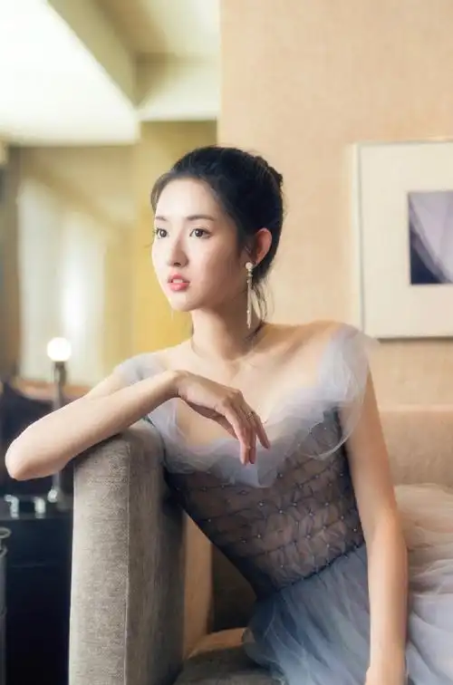 美如冠玉:演员王玉雯