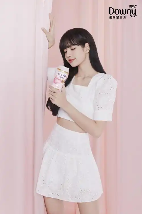 夏日甜心lisa花香宣传画报公开!甜蜜香气快溢出屏幕_偶像