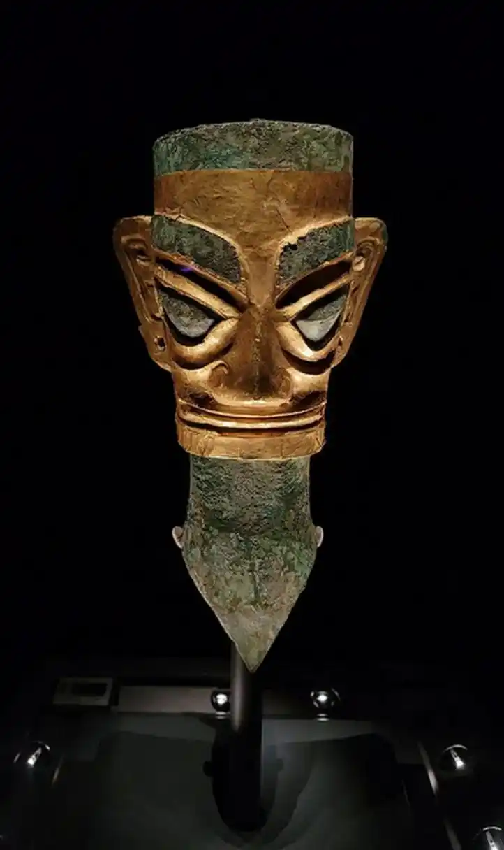 三星堆文明# 领略三星堆文物之美:金面罩铜头像