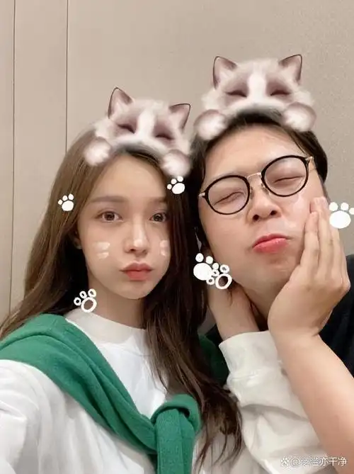 甜齁了!杜海涛晒与沈梦辰合照高调撒糖,夫妻亲密依偎恩爱如初