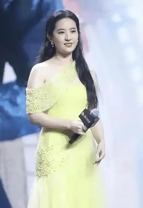 刘亦菲真老了双下巴颈纹瞩目35岁再演古偶被艳压晚节不保