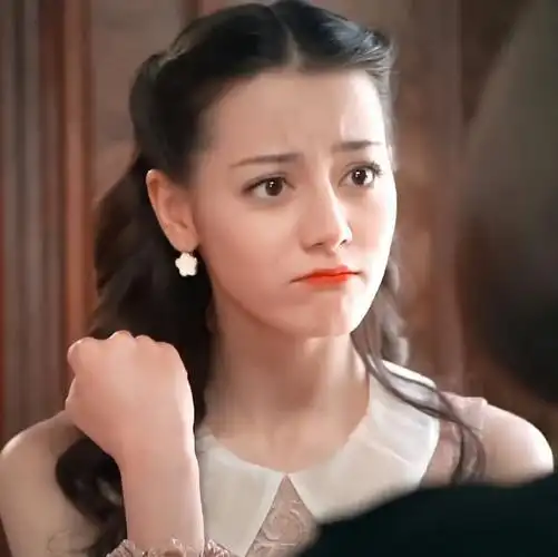 微时代|#迪丽热巴人生角色#88#迪丽热巴无袖白背心#dlrb#迪丽热巴枭起