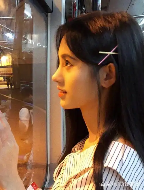 鞠婧祎的侧颜真的太美了!