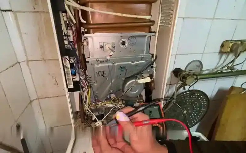 前锋热水器老是熄火显示a5《,,今天除夕,这个问题一直困扰着我,为什么