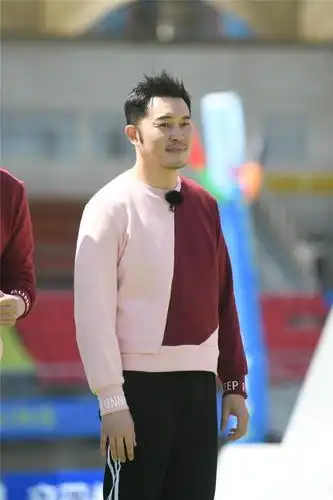 奔跑吧黄旭熙遇铃铛人围堵弱小无助郭艾伦带头跳反沙溢大呼无辜