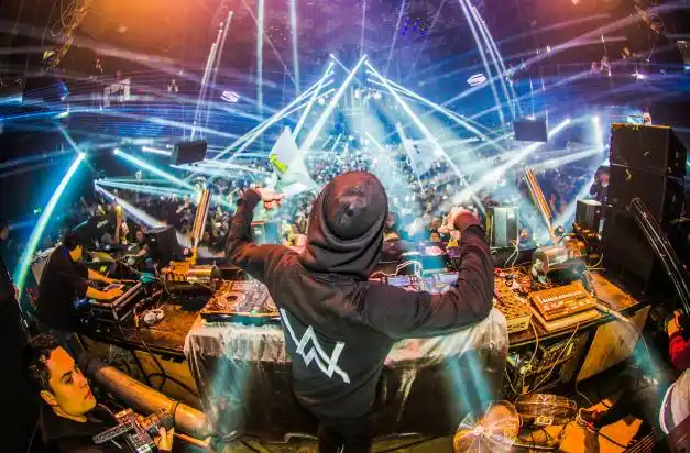 space酒吧加盟费多少