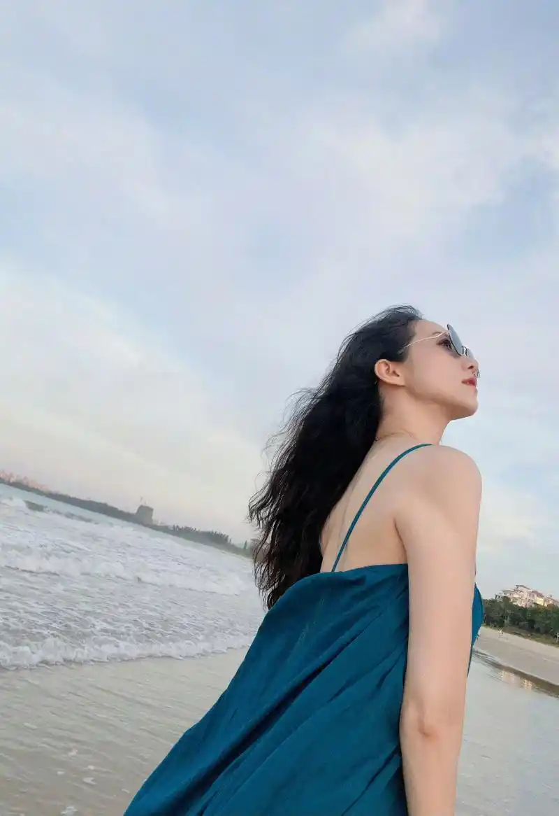 韩雪吊带蓝裙# 韩雪吊带蓝裙~好美好白!狠狠心动了!