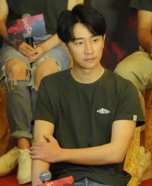 回顾黄轩:3年内失3位至亲,15封家书让人泪目,恐婚原因让人心疼