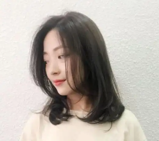 半头卷烫发款式图女士减龄烫发首选半头卷烫发发型