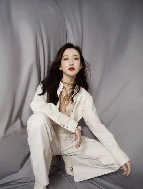 后来王鸥怀孕了,她虽然知道何九华没有责任心,而且还很渣,但是她还是