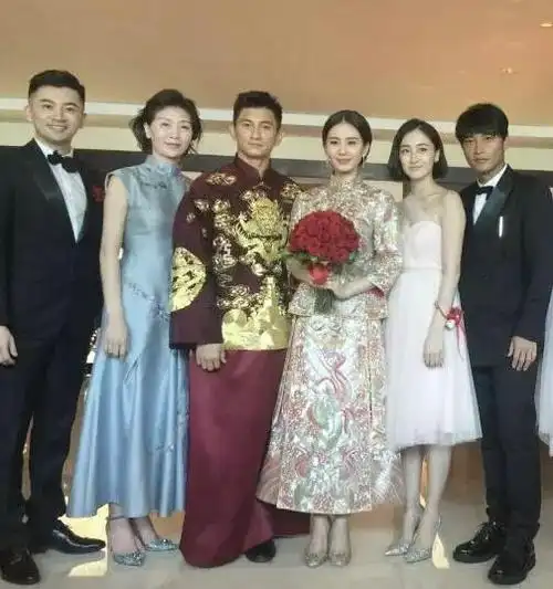 刘亦菲晒全家福59岁妈妈上热搜:原来到最后,我会活成你的样子