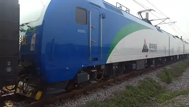 神华12轴电力机车(三节棍)